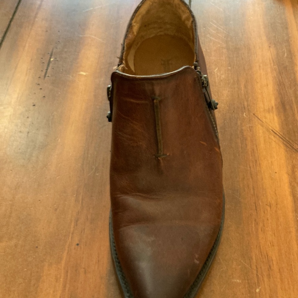 Brown 7.5 Frye shoe boot with zipper